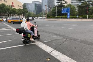 Chân phụ nữ nóng bỏng: Trương Lâm Diễm bị chân phụ nữ Xa Cốc Giang Vũ Hán triệu hồi